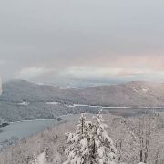 lago innevato